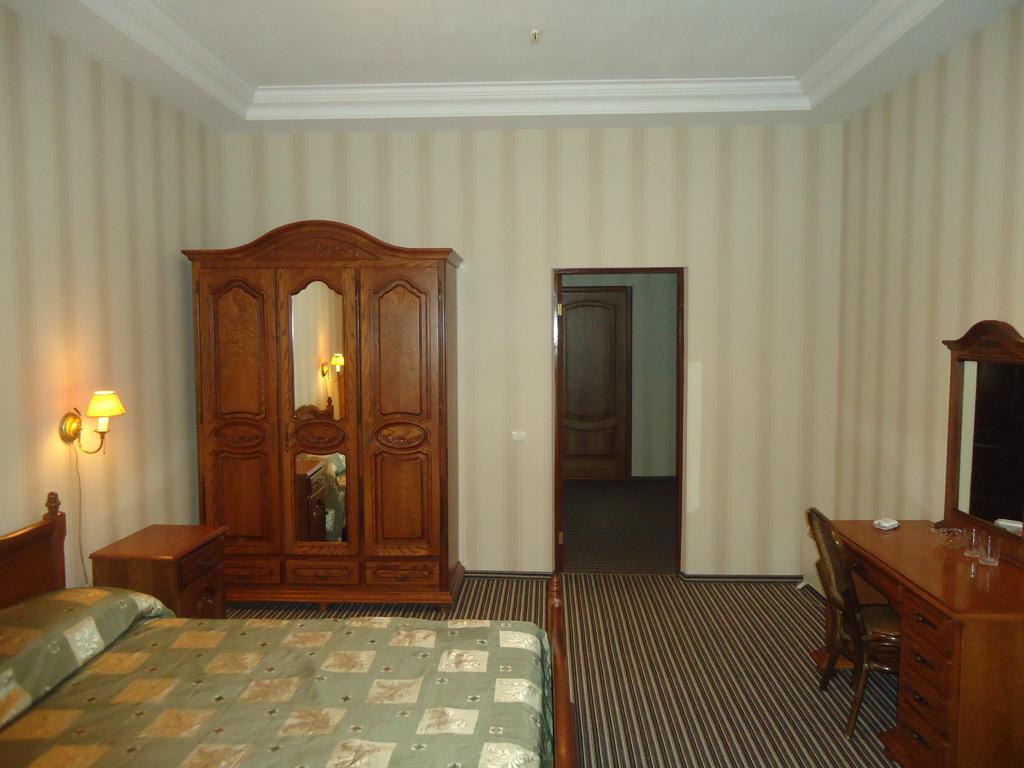 John Hughes Hotel Donetsk Phòng bức ảnh